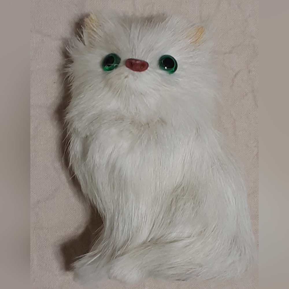 Vintage 1950's Jerry Eisner White Rabbit Fur Cat With Green Glass Eyes.